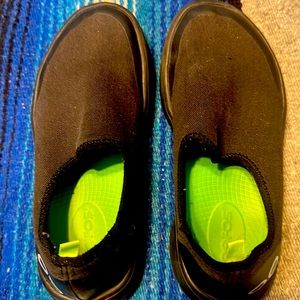Women’s Oofos shoes size 6